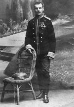 Emil in uniform  1906.jpg